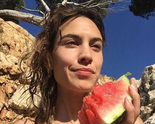 娱乐圈吃瓜元素,揭秘明星们的甜蜜与苦涩